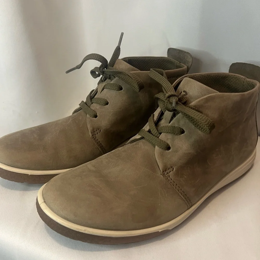 ECCO Chase Ii Water-Repellent Chukka Boot gray